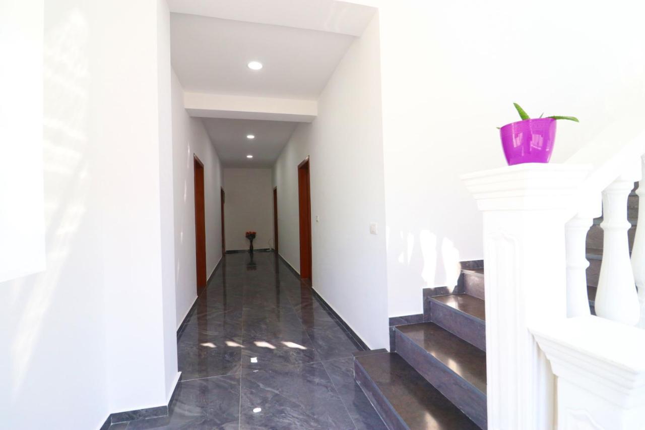 Hotel Kristal Vlorë エクステリア 写真