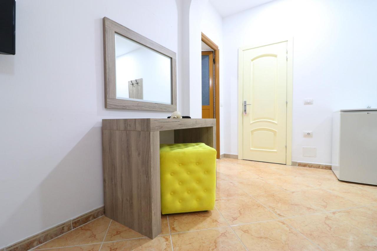 Hotel Kristal Vlorë エクステリア 写真