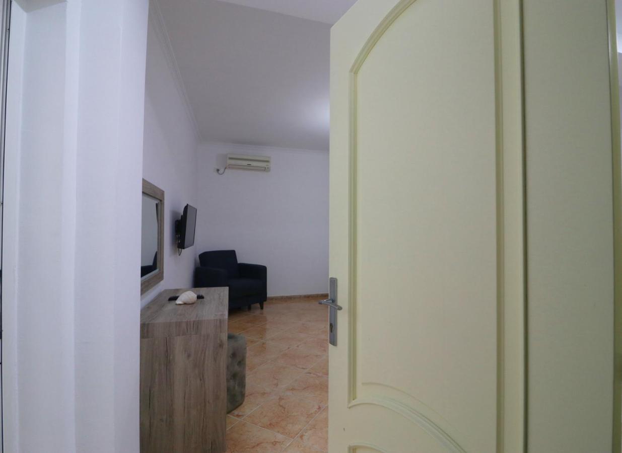 Hotel Kristal Vlorë エクステリア 写真