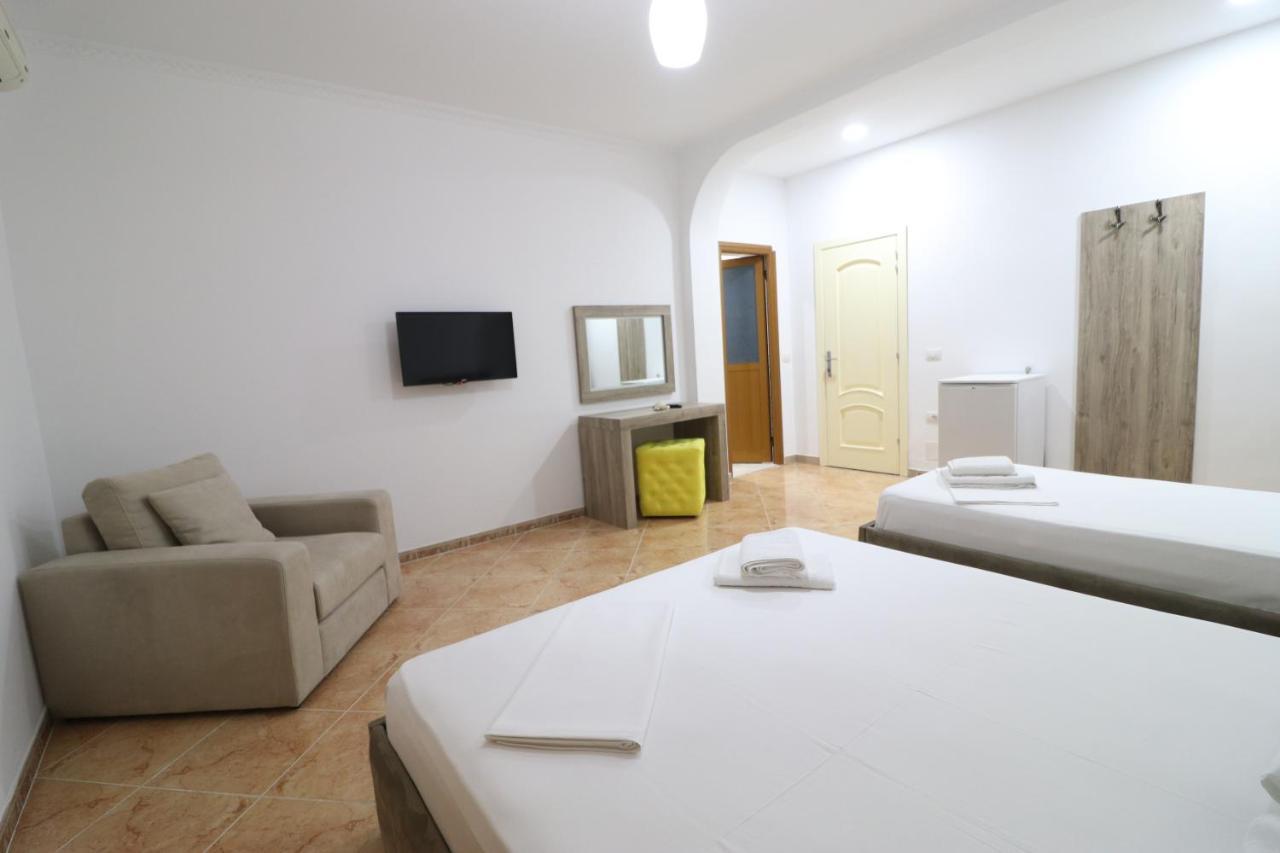 Hotel Kristal Vlorë エクステリア 写真