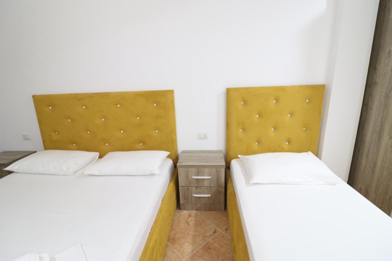 Hotel Kristal Vlorë エクステリア 写真