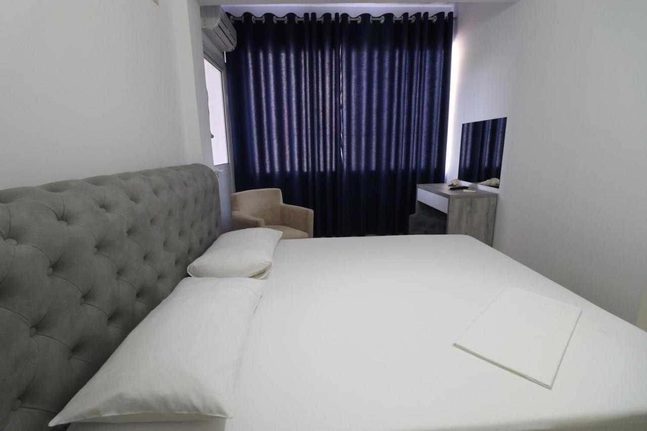 Hotel Kristal Vlorë エクステリア 写真