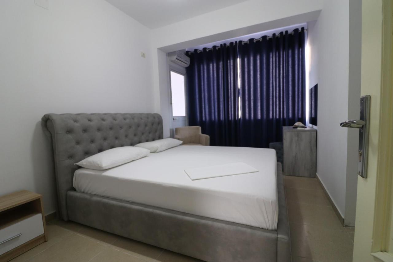 Hotel Kristal Vlorë エクステリア 写真