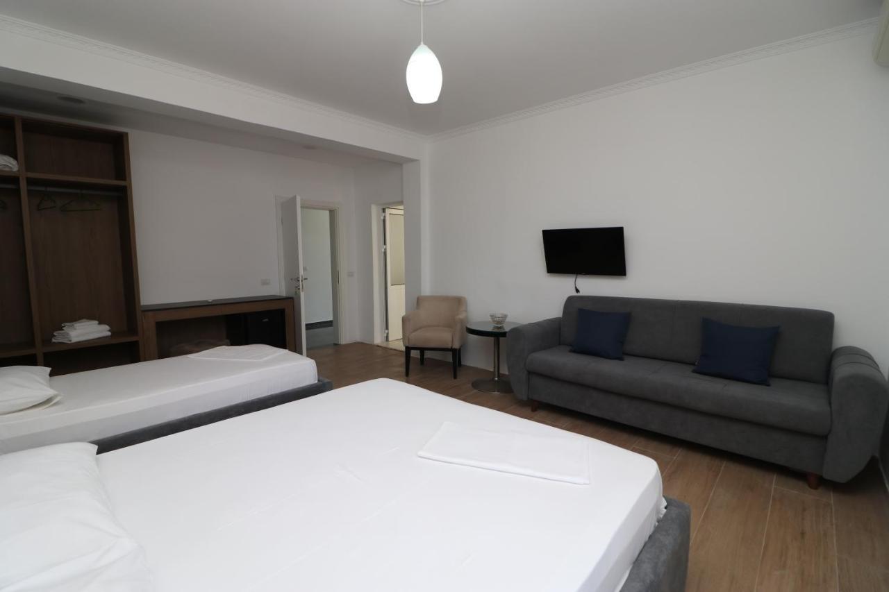 Hotel Kristal Vlorë エクステリア 写真