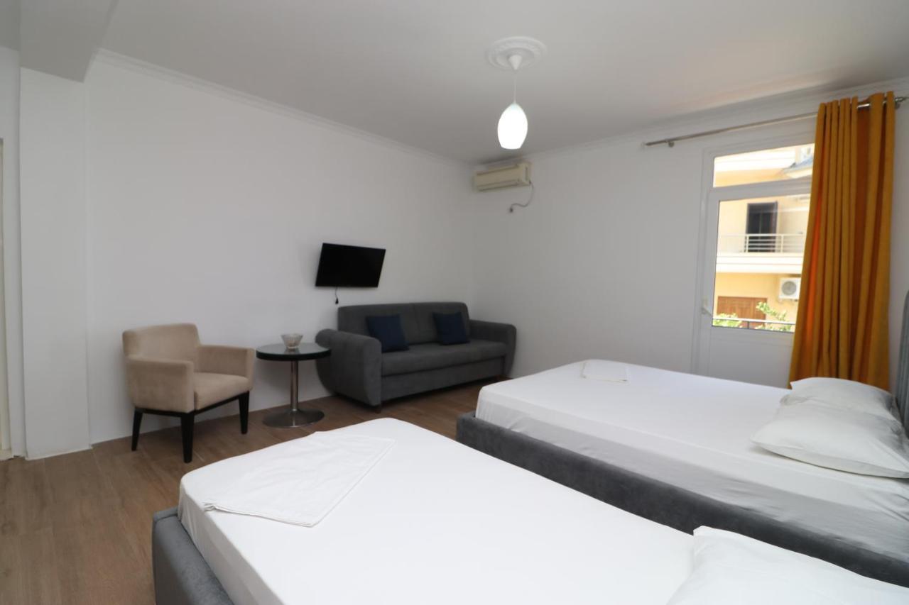Hotel Kristal Vlorë エクステリア 写真