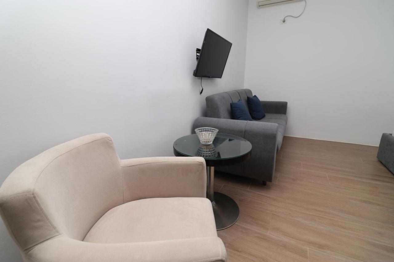 Hotel Kristal Vlorë エクステリア 写真