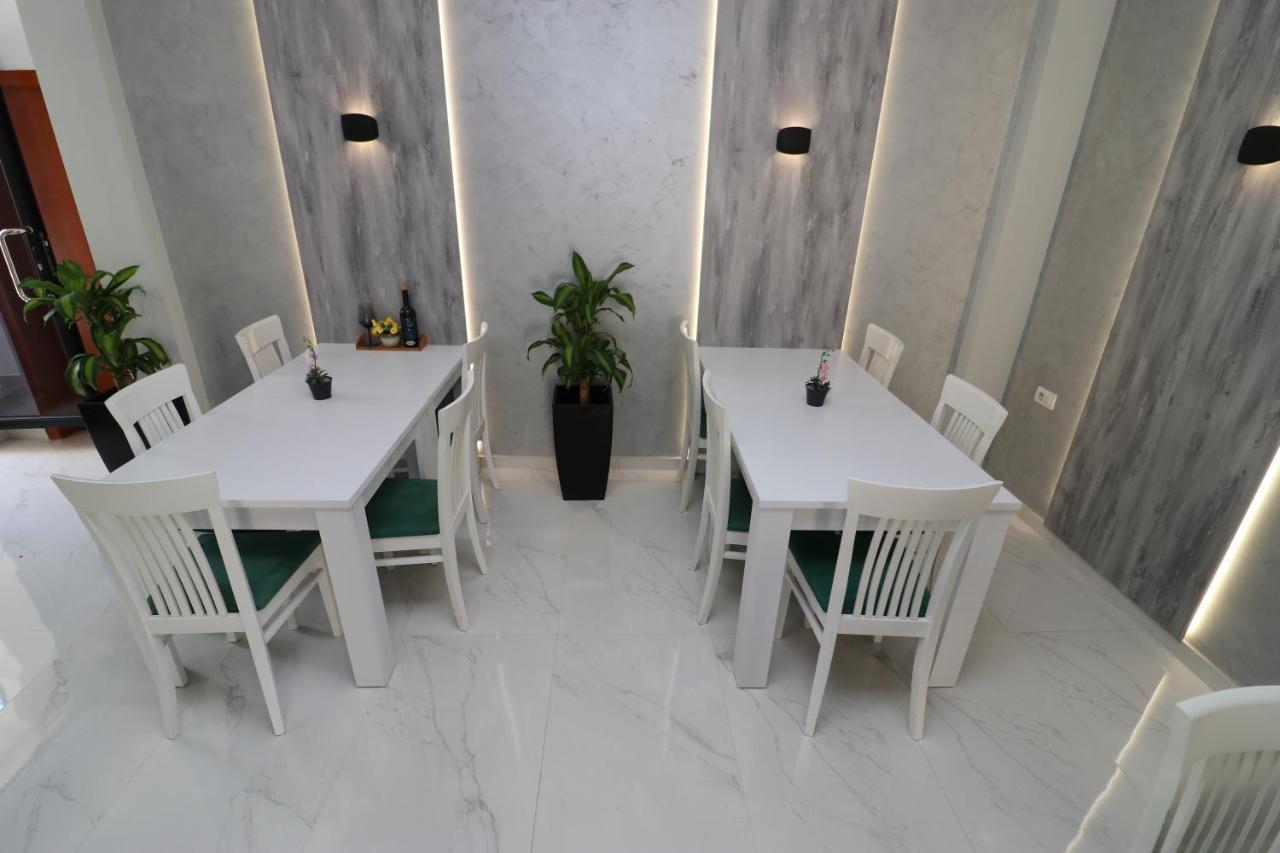 Hotel Kristal Vlorë エクステリア 写真