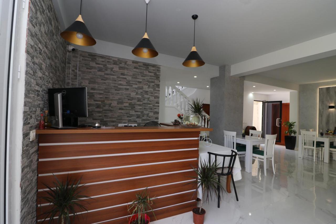 Hotel Kristal Vlorë エクステリア 写真