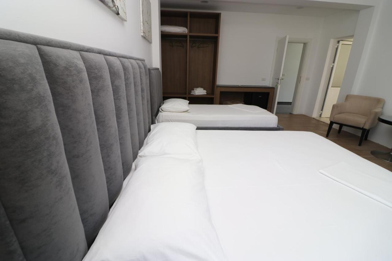 Hotel Kristal Vlorë エクステリア 写真