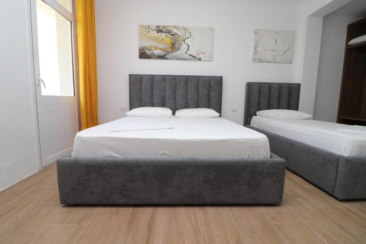 Hotel Kristal Vlorë エクステリア 写真