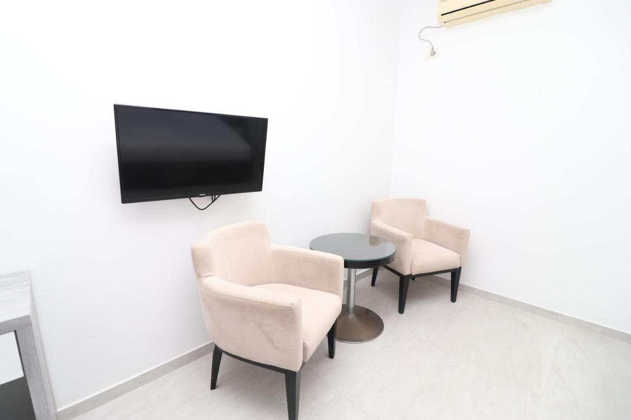 Hotel Kristal Vlorë エクステリア 写真