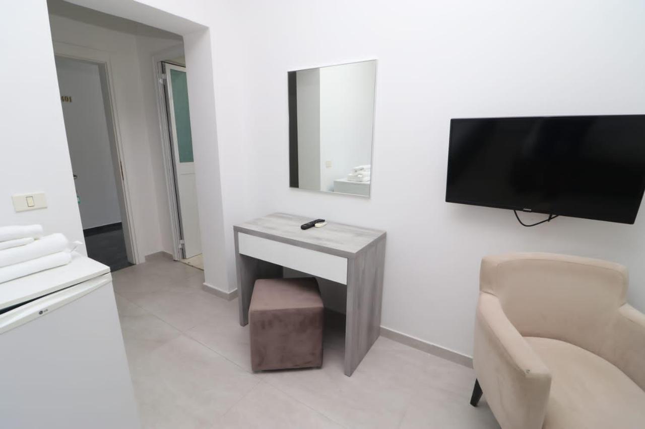 Hotel Kristal Vlorë エクステリア 写真