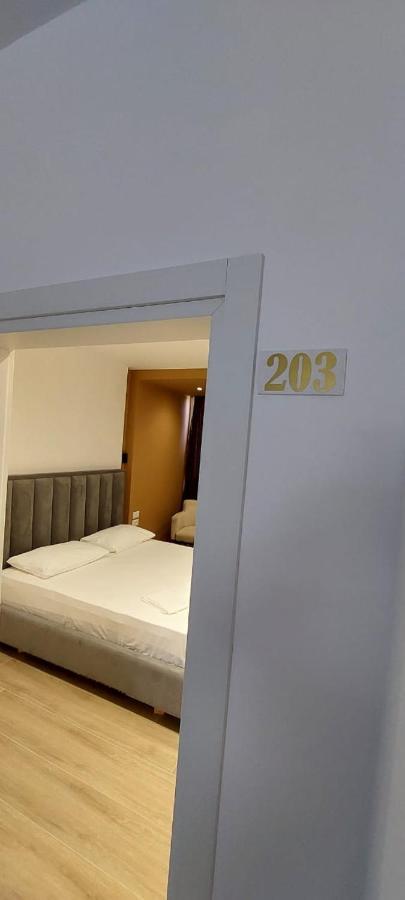Hotel Kristal Vlorë エクステリア 写真