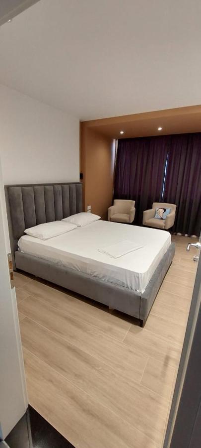 Hotel Kristal Vlorë エクステリア 写真