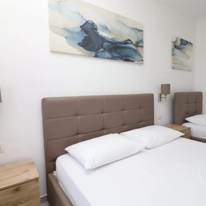 Hotel Kristal Vlorë エクステリア 写真