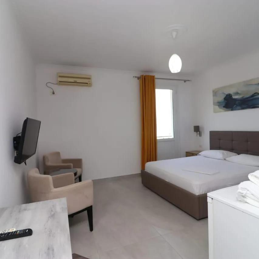 Hotel Kristal Vlorë エクステリア 写真
