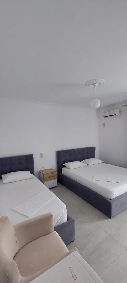 Hotel Kristal Vlorë エクステリア 写真
