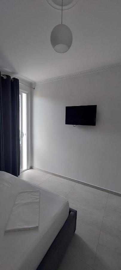 Hotel Kristal Vlorë エクステリア 写真